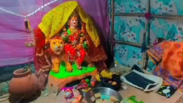 गांव बरारी की चौपाल पर महिलाओं ने माता रानी के भजनों का गायन किया