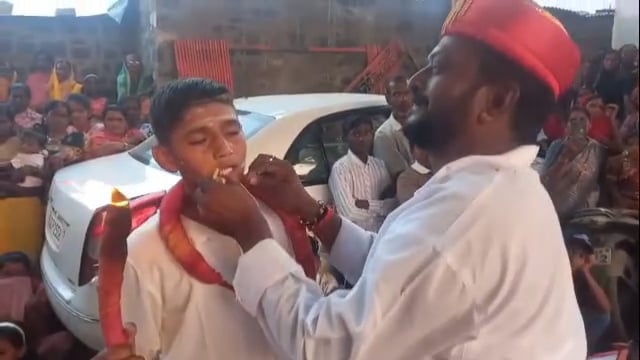 नागलगावांत दुर्गा मातेच्या सांगता मिरवणुकीत श्वास रोखणारी थरारक कला सादर