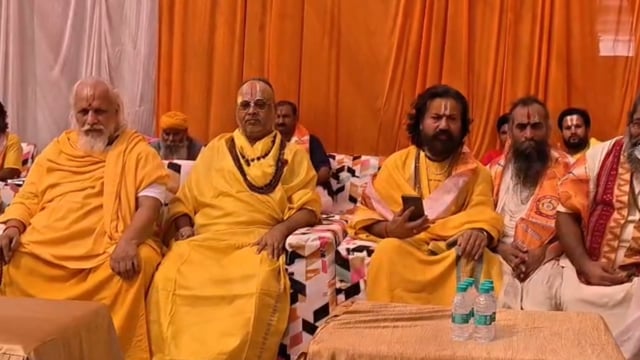 वृंदावन में धूमधाम से मनाया गया विजयदशमी उत्सव, हुआ शस्त्र पूजन