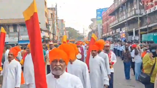ऐतिहासिक दसरा चौकात शाही दसर्यासाठी श्री तुळजाभवानी,श्री अंबाबाई, आणि गुरु महाराज यांच्या पालखी लवाजम्यासह रवाना.