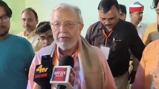शाहजहांपुर: वित्त मंत्री सुरेश खन्ना ने दी विजयदशमी की शुभकामनाएं, रावण दहन में हुए शामिल