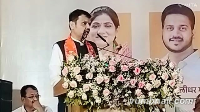 मुख्यमंत्री यांनी पुणे पदवीधर मतदार संघाचे दोन उमेदवारांचे  मेळावा प्रसंगी कुस्ती अजिंक्य पद स्पर्धेत अमृता पुजारीच्या ऐतिहासिक कामगिरी केलीने सत्कार केला.