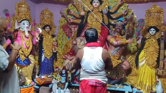 खरवा दुर्गा मंदिर में श्रद्धालुओं का उमरा जनसैलाब, मेले में लोगों ने खूब की मिठाई और खिलौने की खरीदारी
