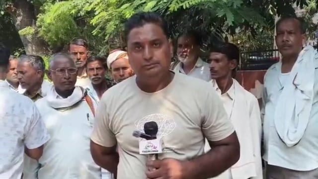जनपद मथुरा के सोनई कस्बा के ठोक सुमेरा ठेका हटवाने की मांग को लेकर पहुंचे जिला अधिकारी मथुरा के कार्यालय
