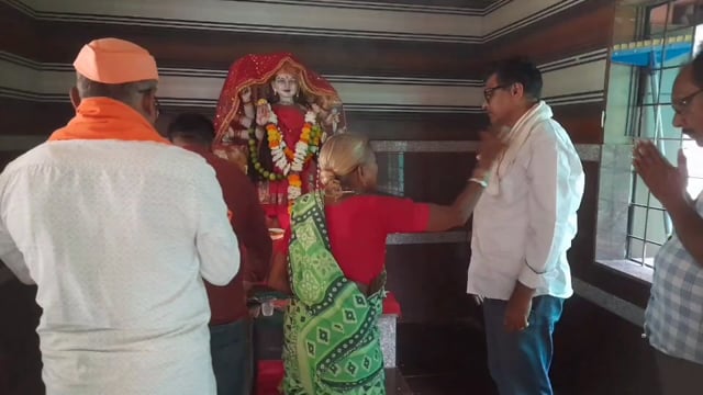 मुतनूर के पहांदी पारी कुपार लिंगो देवस्थान में खुणे परिवार की ओर से भव्य महाप्रसाद वितरण

नवरात्रि के अवसर पर दुर्गा माता की पूजा-अर्चना, बालिका पूजन और उपहार वितरण कार्यक्रम संपन्न