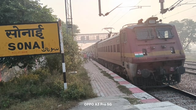 सोनई:  सोनई_ राया स्टेशनों के मध्य मालगाड़ी का इंजन हुआ फेल, सोनई पर खड़ी रही सवारी गाड़ी संख्या 55331, यात्री परेशान 