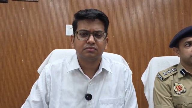 सिद्धार्थनगर में स्नातक एमएलसी चुनाव को लेकर प्रशासन अलर्ट, 8 मतदान केंद्रों पर होगी वोटिंग, 21 पोलिंग पार्टियां रवाना