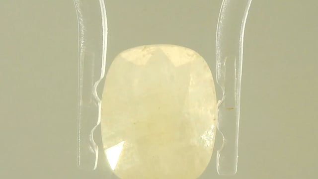 White Sapphire 5.17 Carats — video