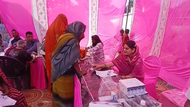 अमेठी की बहू शांभवी ने नेत्र शिविर लगा सैकड़ों मरीजों का किया इलाज 
