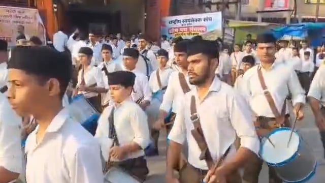 गोवर्धन में गूंजा संघ का घोष, 12 किलोमीटर लंबे पथ संचलन में शामिल हुए ब्रज प्रांत के हजारों स्वयंसेवक
