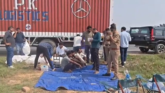 थाना रिफाइनरी पुलिस टीम द्वारा एक कंटेनर से ढाई कुंटल गांजा किया बरामद तीन आयुक्त गिरफ्तार