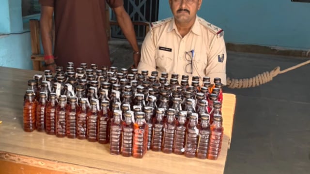 रजौन में 100 बोतल देसी मसालेदार शराब बरामद, एक गिरफ्तार ।