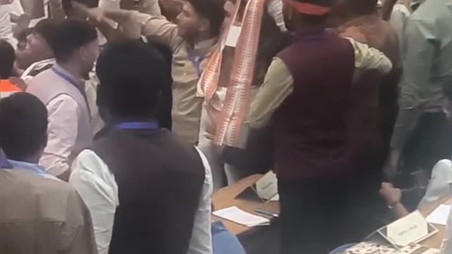 राष्ट्रीय युवा संसद में गूँजी राया के लाल नीतेश पाठक की आवाज, जनपद मथुरा का किया प्रतिनिधित्व