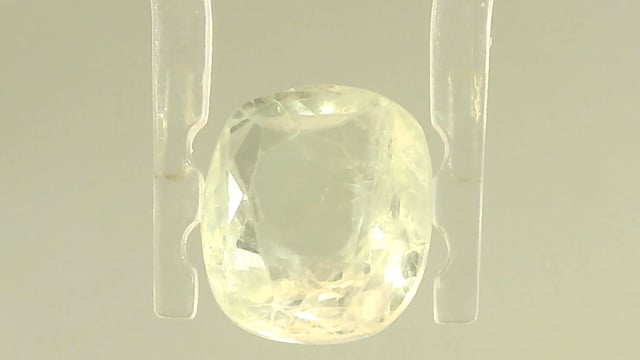 Srilankan Yellow Sapphire 3.87 Carat — video