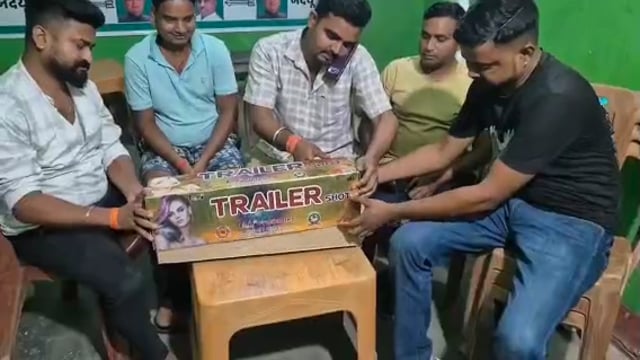 रजौन प्रखंड अंतर्गत जदयू कार्यालय के सामनेकार्यकर्ताओं द्वारा जीत की खुशी मनाए गई