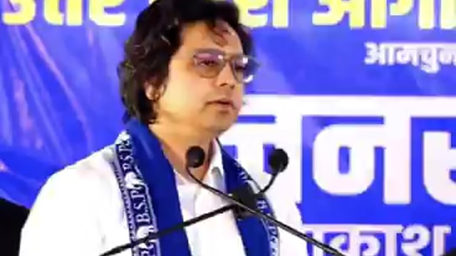 “बहन जी के पदचिह्न पर चल रहा हूं। हाल ही में बहन जी ने मुझे सजा दी थी। मैंने