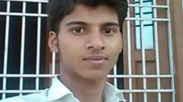 केवटी थाना अंतर्गत लैला चौर में स्कूटी छोड़कर गुड्डू कुमार यादव के गायब हो जाने के संबंध में 