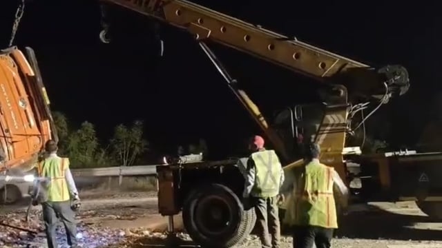 यमुना एक्सप्रेस वे पर दो बस और कैंटर की जबरदस्त भिड़ंत कई यात्री घायल हुए
