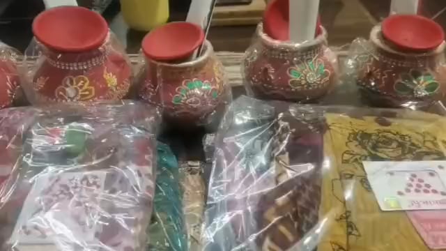 मथुरा कारागार में धूमधाम से मनाया गया करवा चौथ व्रत