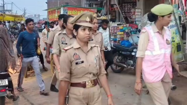 मथुरा के सुरीर में करवा चौथ पर पुलिस अलर्ट, चौराहे पर चेकिंग तो बाजार में, पैदल मार्च,,