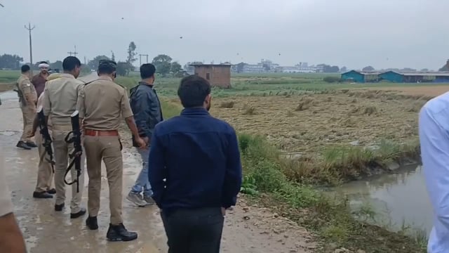 बाढ़ के बाद तूफान से किसानों पर आफत, जिलाधिकारी ने स्थलीय निरीक्षण कर मातहतों को दिए कड़े निर्देश