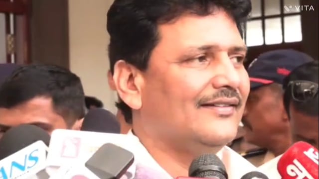 जिल्हाधिकारी कार्यालयात ऊस दराची कोंडी सुटेना,दर ठरवल्यावर ऊसतोडणी करा इशारा दिला.