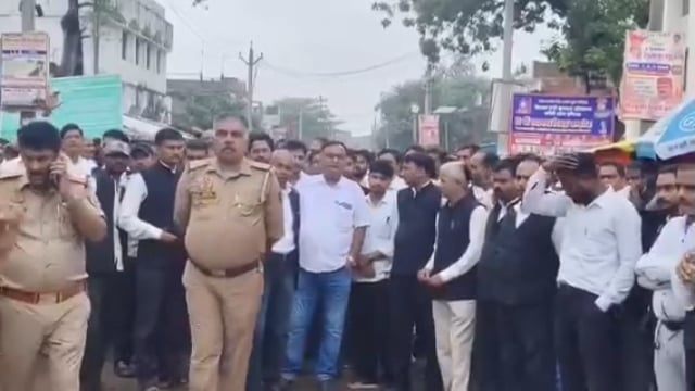 कुंडा में अधिवक्ता आशिक अली की मौत के बाद वकीलों का प्रदर्शन#latest_news 