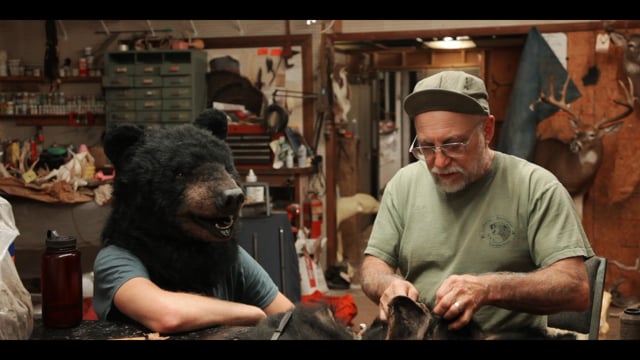 Bears Discover Fire - How to Build a Bear Puppet