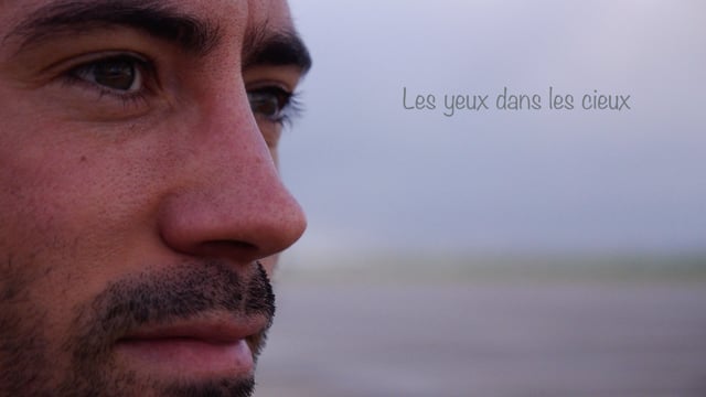 Les yeux dans les cieux