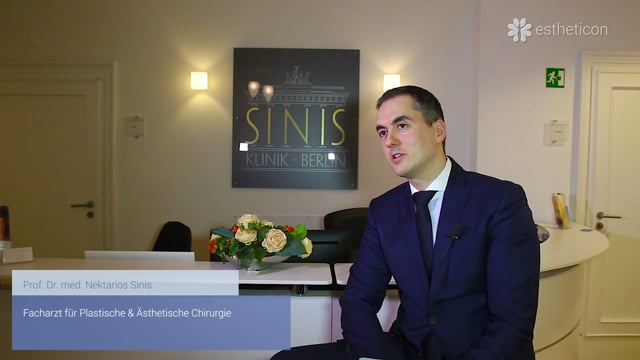 Which techniques can be combined with a facelift?