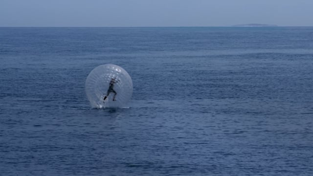 ⁣Ocean zorb