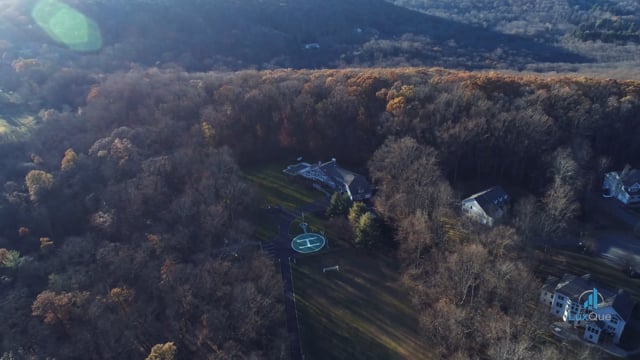 LUX QUE 4K - 18 Old Wood Ln S — Commercials