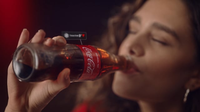 Coca Cola - "Havaya Girerek Yeme Modu"