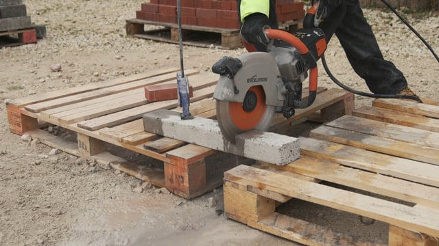 Elektrická pila na beton (rozbrušovačka) R300DCT+ Evolution - Ø 300mm, 2400 W, vč. kotouče na beton