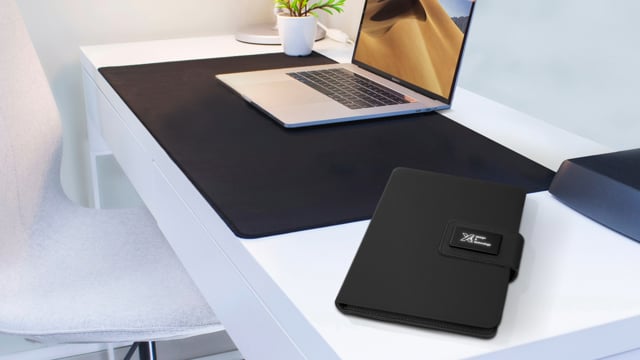 Video av SCX.design O16 light-up A5-anteckningsbok med powerbank