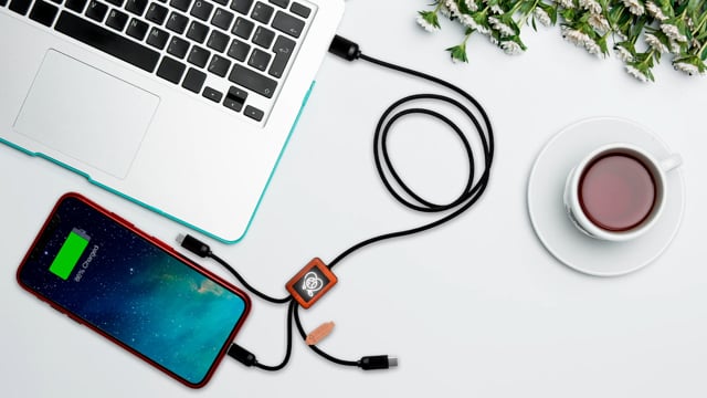 Video av SCX.design C29 3-i-1 bambukabel