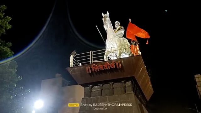 तासगाव शहरात रिप रिप पाऊस; छत्रपती शिवाजी महाराजांचा पुतळा परिसरातील दूस्ये

