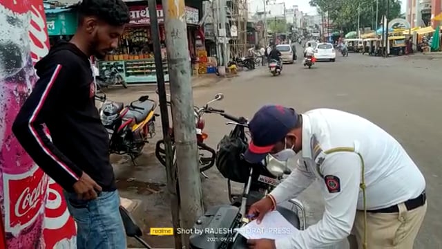 वाहतूक पोलिसांची शहरात दंडात्मक कारवाई

