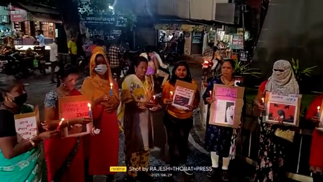 तासगावात मनसेकडून कॅन्डल मार्च; भावनिक वातावरण
