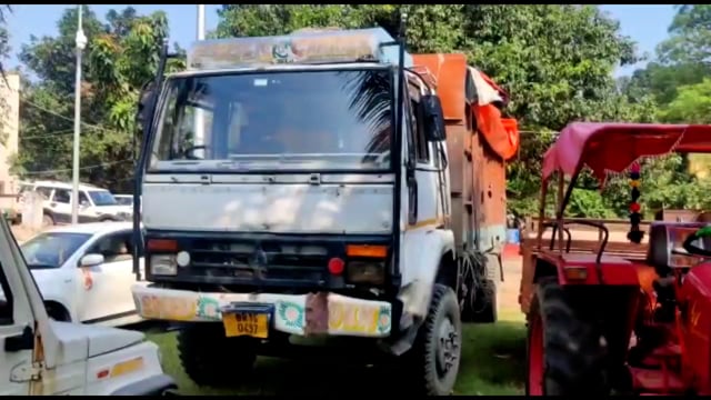 चकाई, ट्रक से 2800 लीटर स्पीरिट बरामद,ट्रक सवार पांच लोग गिरफ्तार