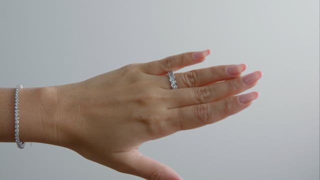 Pear Shape Diamond Band - Video