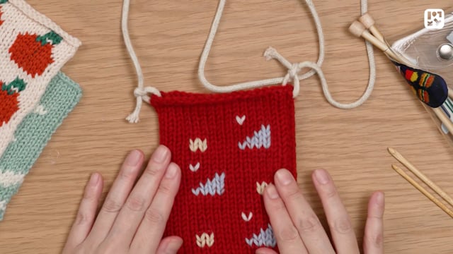 ストラップ紐をつけよう