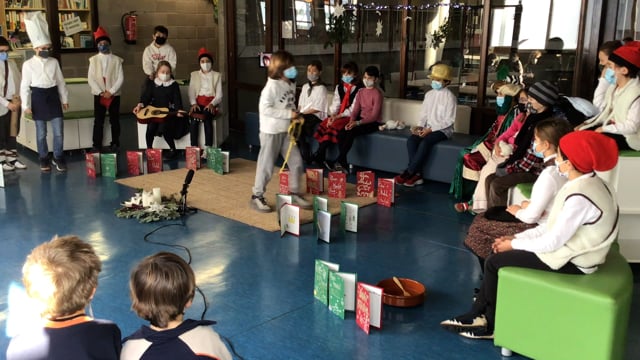 Felicitació de 4t B a 1r B de Primària