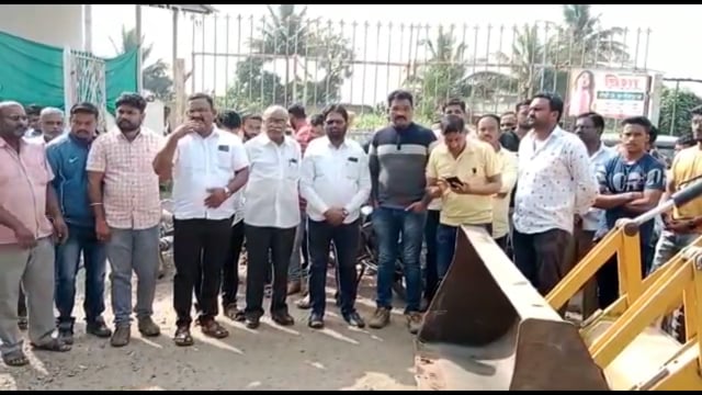 पलूस राष्ट्रवादी कडून वार्ड ५ मध्ये प्रलंबित रस्ता कामाचे उद्घाटन