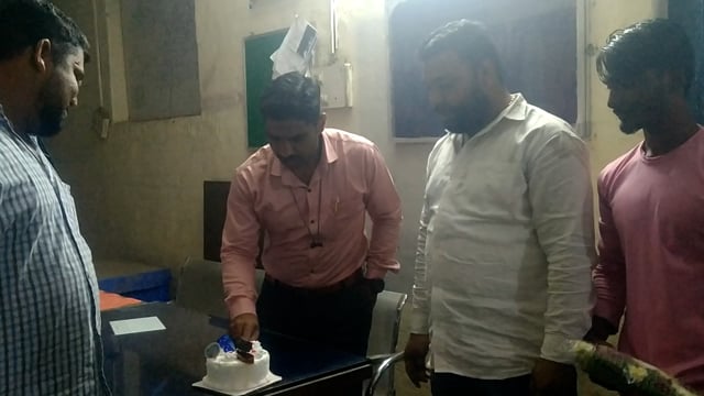 ईमरान खान ने दी जन्म दिवस की शुभ कामनाएं