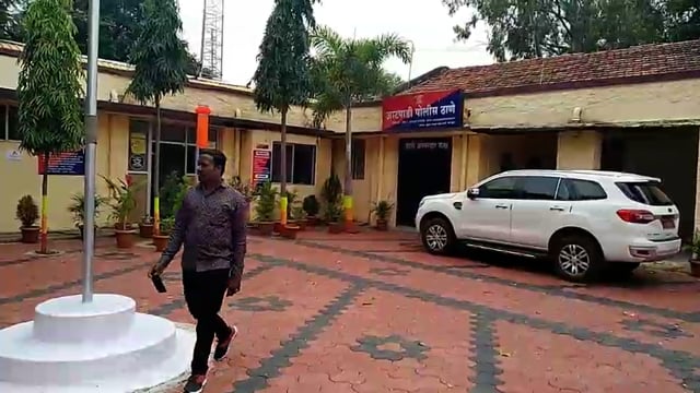 झरे येथे वाळू तस्करी वर पोलिसांची कारवाई सहा जणांना घेतले ताब्यात