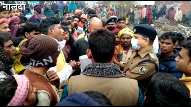 पेड़ से लटका युवक का शव मिलने से इलाके में सनसनी हत्या या आत्महत्या जांच में जुटी पुलिस
