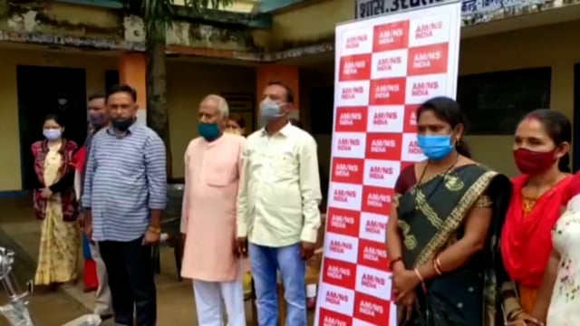 आर्सेलर मित्तल निप्पन स्टील इंडिया कंपनी ने कोड़ेनार क्र 02 विद्यालय में बच्चों को किया साईकिल वितरित