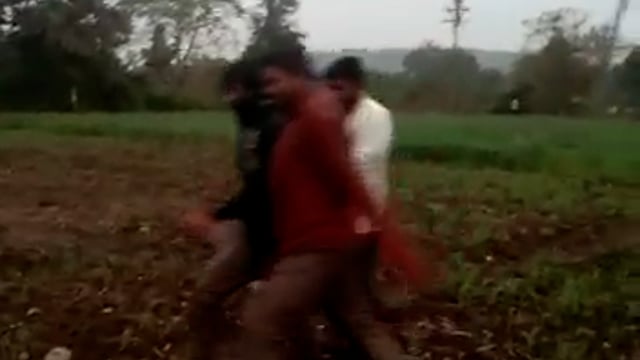 हिंगोली येथे बँकेवर दरोडा टाकणाऱ्या दरोडेखोरांना उदगीर तालुक्याचे सुपुत्र पोलीस कर्मचारी बालाजी पुंड यांनी अटक केली