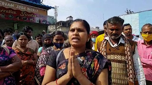 एसटी बसमध्ये प्रवाशांनी प्रवास करू नये,आंदोलक महिला कर्मचाऱ्यांचे प्रवाशांना आवाहन